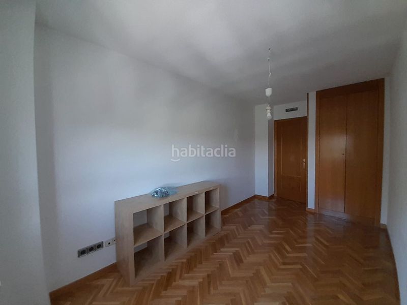 Foto f7926abe-f1a3-4ae0-ad63-743d8a4d1eac. Pis amb calefacció aparcament piscina a Butarque Madrid