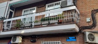Flat  Calle de madridejos. 3 dormitorios, terraza calefaccion de gas natural, exterior