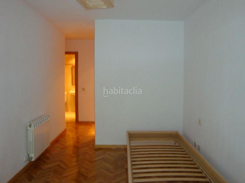 Foto 8a5e19a9-ede8-434f-b4e4-92e5c0c5e3b6. Pis amb calefacció aparcament piscina a Butarque Madrid