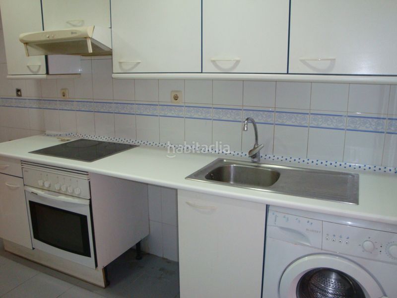 Foto f720b88f-a1df-48c0-a4cc-c25c95fc898e. Pis amb calefacció aparcament piscina a Butarque Madrid