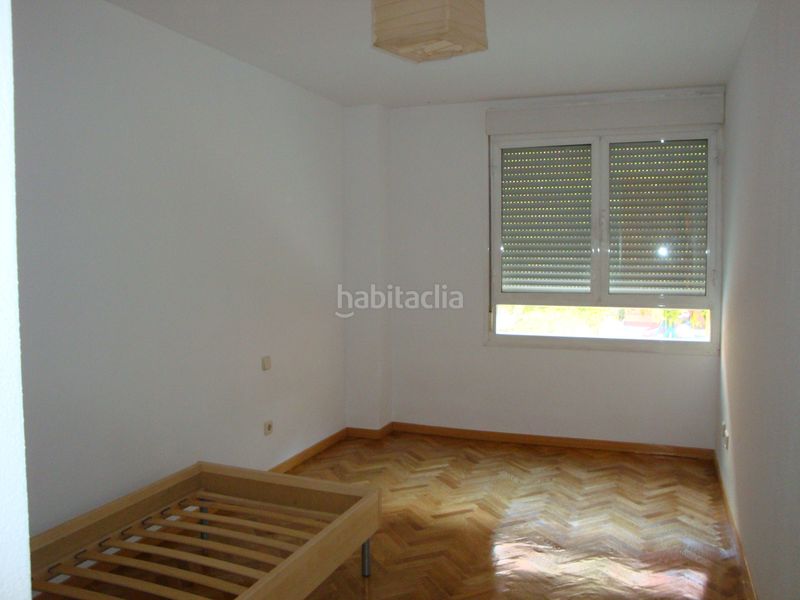 Foto f7f693e5-5439-4071-b3b5-e56cb72d4145. Pis amb calefacció aparcament piscina a Butarque Madrid