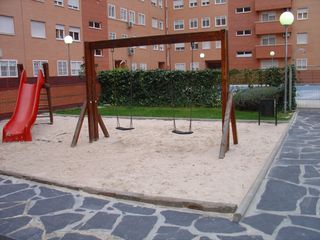Etagenwohnung  Calle de berrocal. 2 dormitorios, ascensor garaje trastero piscina conserje 24h