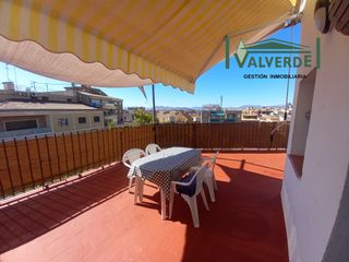 Affitto Piccolo appartamento  Calle recogidas. Ático con terraza, 1 dormitorio, agua incluida. wifi opcional