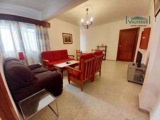 Rent Flat  Calle recogidas. Estudiantes!! piso amueblado, 3 dormitorios, calefacción central