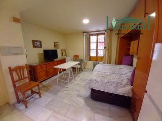 Rent Studio in Calle san juan de dios 17. Estudiantes!! estudio amplio y amueblado