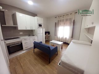 Location Studio  Calle recogidas. Estudio con balcón y agua incluida