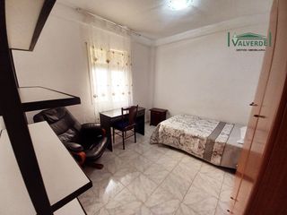 Miete Etagenwohnung  Calle puentezuelas. Estudiantes!! piso con 3 dormitorios,  junto facultad de traducc