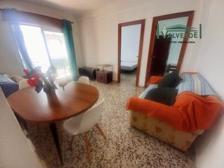 Piso  Plaza de gracia. Oportunidad!! piso con 4 dormitorios y 2 baños en el centro
