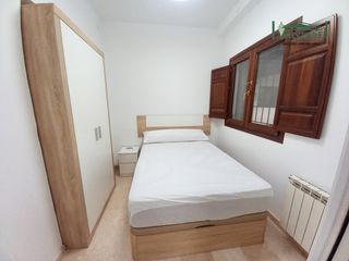 Affitto Piccolo appartamento  Plaza de la trinidad. Apartametno exterior, 1 dormitorio, calefacción individual