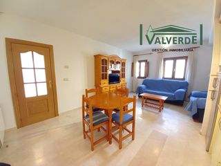 Rent Flat  Plaza romanilla. Apartamento amplio con calefacción