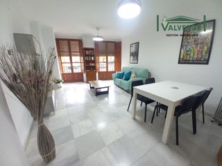 Miete Etagenwohnung  Plaza romanilla. Piso con 2 dormitorios y 2 baños, internet incluido, garaje opci