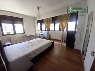Lloguer Pis  Camino de ronda. Magnífico piso con 3 dormitorios y 2 baños, calefacción individu