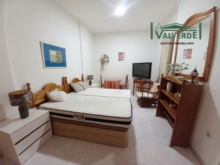 Miete Etagenwohnung  Calle san juan de dios. Estudiantes!! piso con 3 dormitorios en el centro