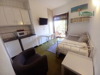 Lloguer Estudi  Plaza de gracia. Estudio con balcón en el centro, agua incluida, wifi opcional