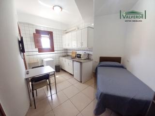 Location Studio  Calle recogidas. Estudio amueblado, calefacción y aire acondicionado. agua inclui