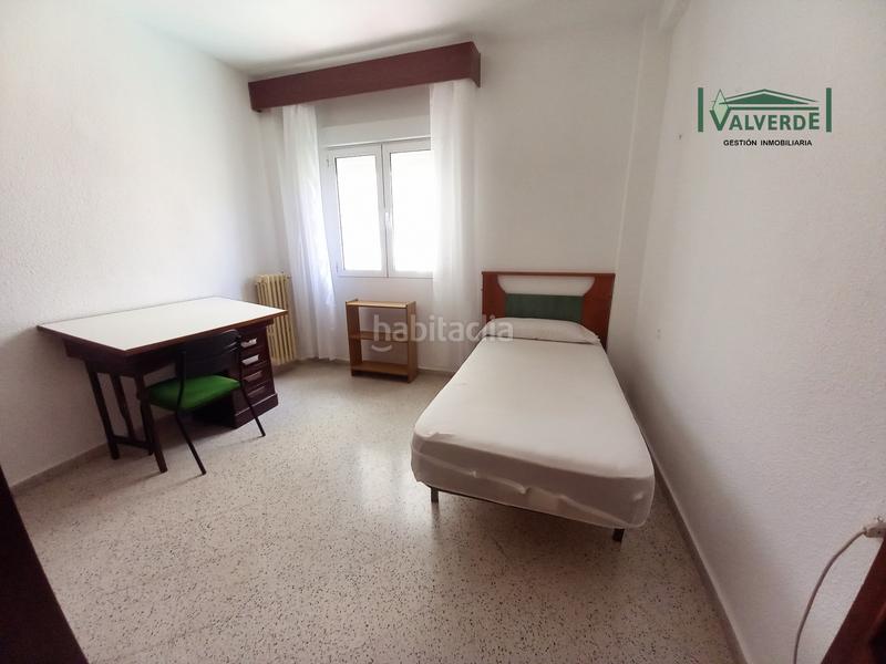 Foto 32187cb8-d780-47d9-a59b-3efde2011708. Alquiler piso  amueblado, 3 dormitorios, estudiantes. calefacción incluida en Granada