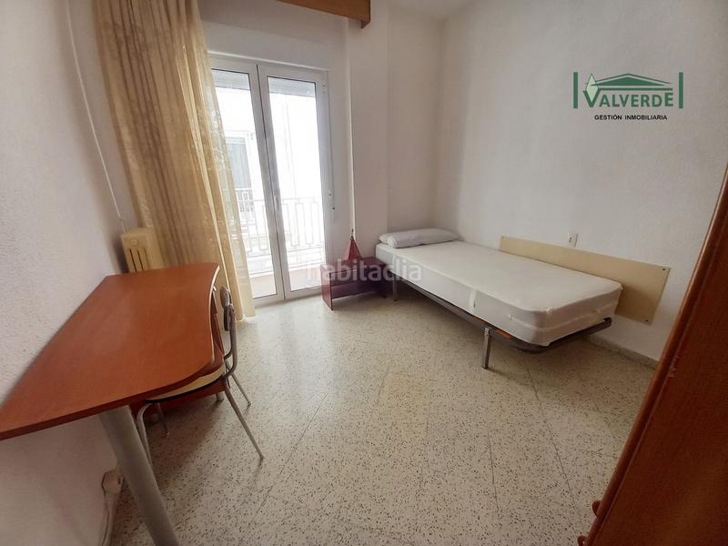 Foto 63a1d547-f515-4e37-abf5-d211f9307eca. Alquiler piso  amueblado, 3 dormitorios, estudiantes. calefacción incluida en Granada