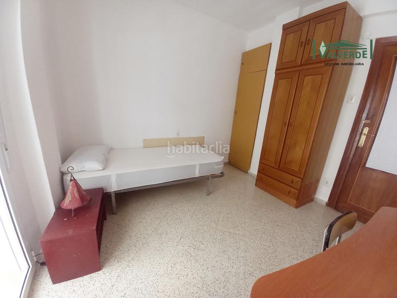 Foto e27b1af4-a1a1-4eb7-a0cb-a0d656c9faf1. Alquiler piso  amueblado, 3 dormitorios, estudiantes. calefacción incluida en Granada