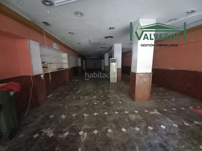 Foto ac2e4110-73f3-428e-b579-fe61831f2a32. Alquiler local comercial en calle pedro antonio de alarcón 53 local comercial, superficie: 210 m2 en Granada