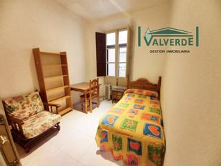 Location Appartement  Calle san juan de dios. Piso con 3 dormitorios, amueblado. estudiantes