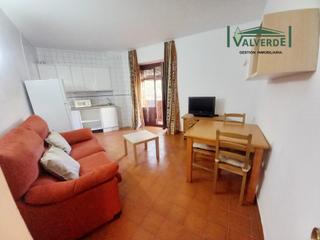 Affitto Piccolo appartamento  Calle recogidas. Apartamento con 2 balcones, amueblado, agua incluida, wifi opcio