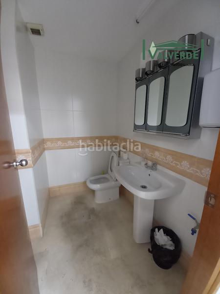 Foto 5ab8a7e4-47a4-4b6d-884e-d3dc8966fa1e. Lloguer local comercial a calle Joaquina Eguaras 3 a Granada