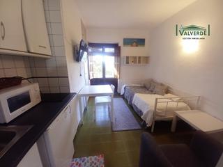 Location Studio  Calle recogidas. Estudio con balcón, agua incluida, wifi opcional