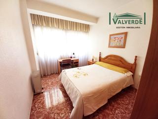 Location Appartement à Calle puentezuelas 15. Piso amueblado, 4 dormitorios, situado junto facultad de traducc