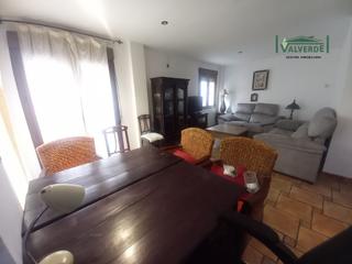 Miete Doppelhaus in Calle puentezuelas 15. Casa con terraz, 4 dormitorios y 2 baños