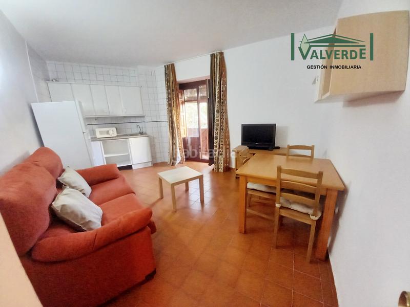 Foto 15ef5092-e9b7-49e8-8cc3-c1dcd75e5117. Alquiler apartamento  amueblado, 2 balcones, agua incluida, wifi opcional en Granada