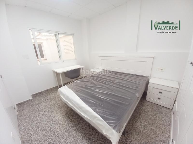 Foto d96b37a8-fc7a-4cc2-b082-6e9796a43235. Alquiler piso  amueblado, 2 dormitorios, calefacción y aire acondicionado en Granada