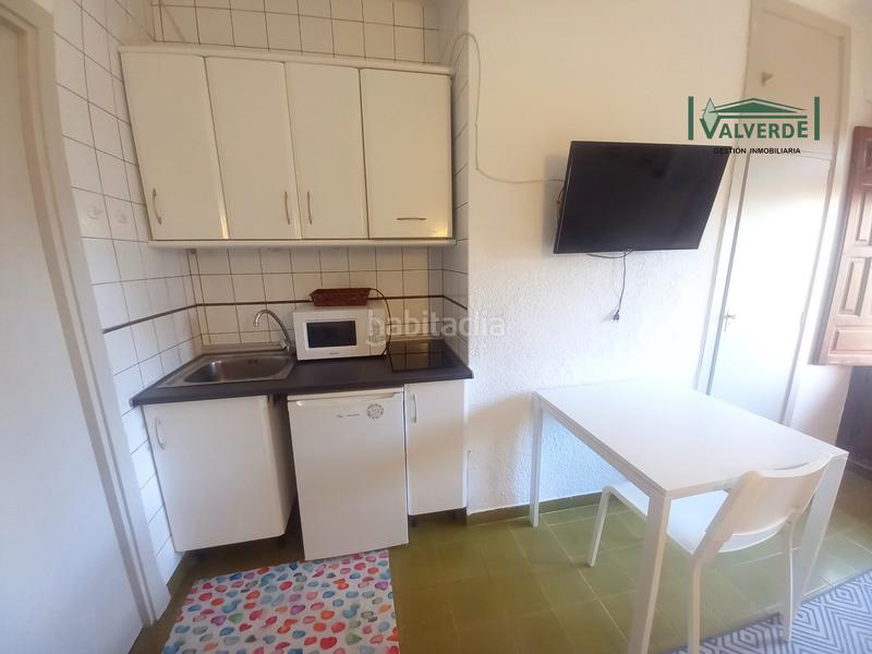 Foto ba38f025-456c-467d-81dd-3bc9881f3be3. Alquiler estudio  con balcón, agua incluida, wifi opcional en Granada