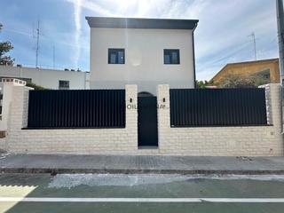 Chalet  Carrer 19. Casa independiente en venta en la cañada, paterna