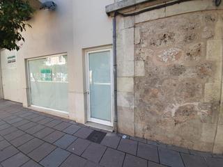 Lloguer Local Comercial  Fernando pallarés. Local comercial con escaparates en cabra.