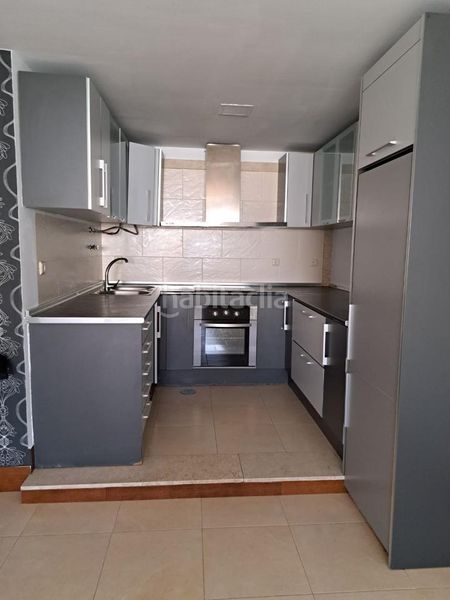 Foto 57f43440-ce68-4292-b810-ed7ab9d53121. Rent flat in Centro Melilla
