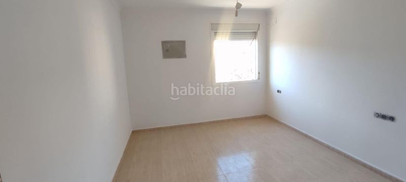 Foto c6ecd848-d126-49c9-901e-e78a17f736f7. Pis a La Victoria Melilla