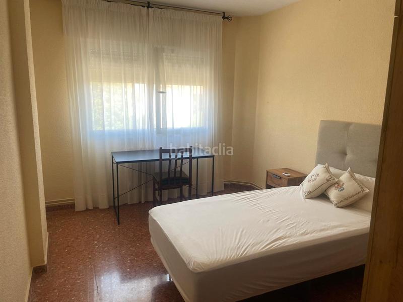 Foto 7dffff73-a603-43c1-828d-14dbf5a42e2f. Alquiler piso  de 4 dormitorios y dos baños para estudiantes, ( solo queda 1 habitacion) en Ciudad Real