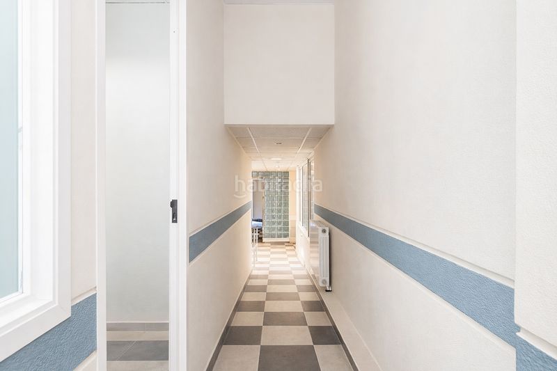 Foto 5ae8a206-e585-4721-aed6-0bd587424979. Local comercial amb calefacció a Sant Antoni Barcelona