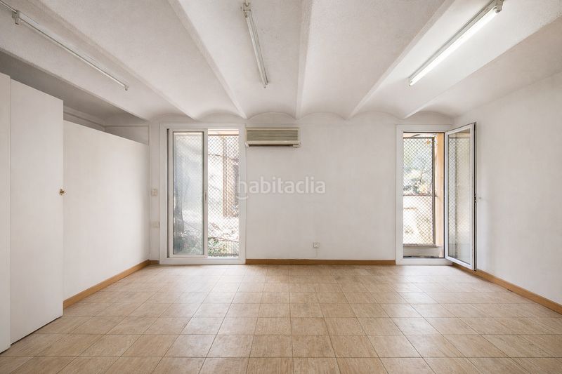 Foto e8a3f510-e35d-4308-ac28-f6813636aa73. Local comercial amb calefacció a Sant Antoni Barcelona