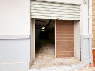 Rent Business premise  Calle pinos. Local comercial en mislata