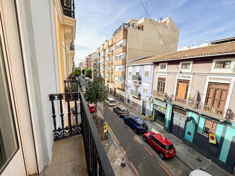 Foto f47dfce2-0c09-45e1-af10-cabf54314346. Miete etagenwohnung in Russafa Valencia