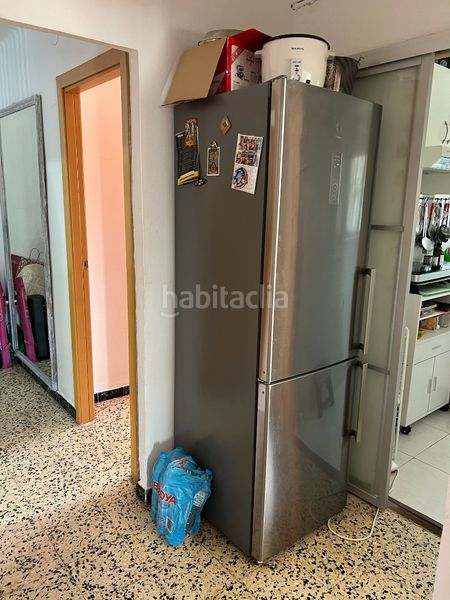 Foto 3cdb3d08-ede8-4134-ba0e-359364c15f3a. Pis amb xemeneia a Passeig Marítim Miami Platja