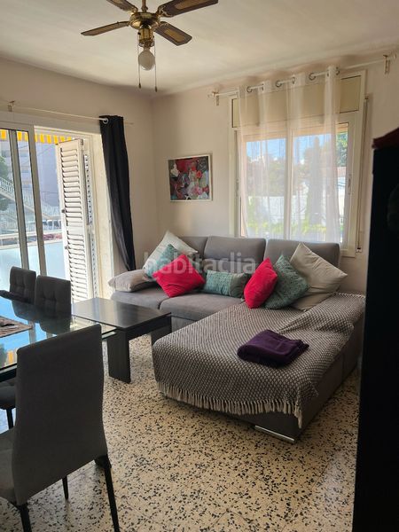 Foto 56a118bd-22c6-400b-9885-bd0e1f41cf2c. Pis amb xemeneia a Passeig Marítim Miami Platja