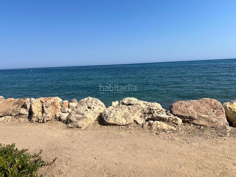 Foto 425afeea-624d-4e5f-9ab7-baced68e1846. Pis amb xemeneia a Platja de Mont-roig Mont-roig del Camp