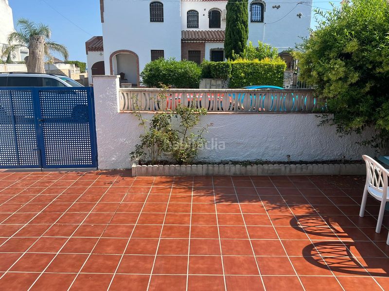 Foto dd8db909-b338-4ba1-b067-341bd70c7302. Pis amb xemeneia a Platja de Mont-roig Mont-roig del Camp
