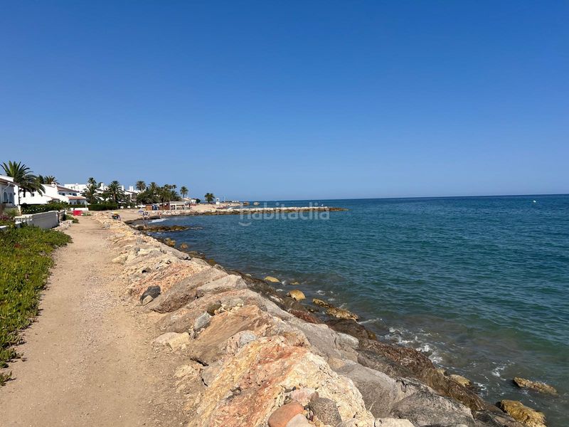 Foto ed8ff1d2-94fb-4859-ba36-3fc1faac6bfb. Pis amb xemeneia a Platja de Mont-roig Mont-roig del Camp