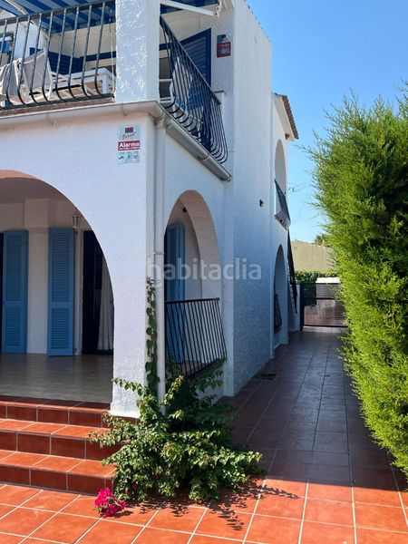 Foto f7d00ade-1ef5-4144-9bd9-7873fc658a91. Pis amb xemeneia a Platja de Mont-roig Mont-roig del Camp