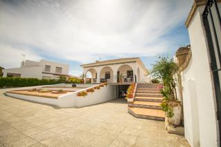 Chalet en Caño Guerrero. Tu refugio de paz y naturaleza a pocos minutos del mar en matala