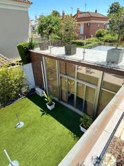 Maison jumelée à Palomares del Río. Casa pareada con piscina en el aljarafe espacio, luz y confort a