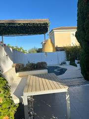 Doppelhaus in Palomares del Río. Casa pareada con piscina en el aljarafe espacio, luz y confort a